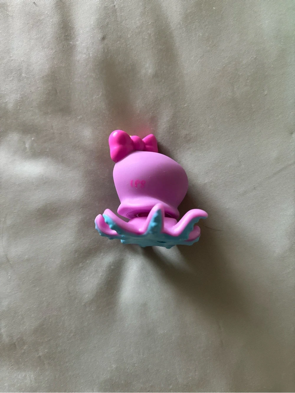 Littlest Pet Shop Pink Octopus Figure with Blue Base and Yellow Star Bow